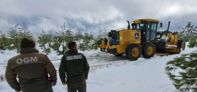 Köyceğiz’de karlı yollar ulaşıma açıdı