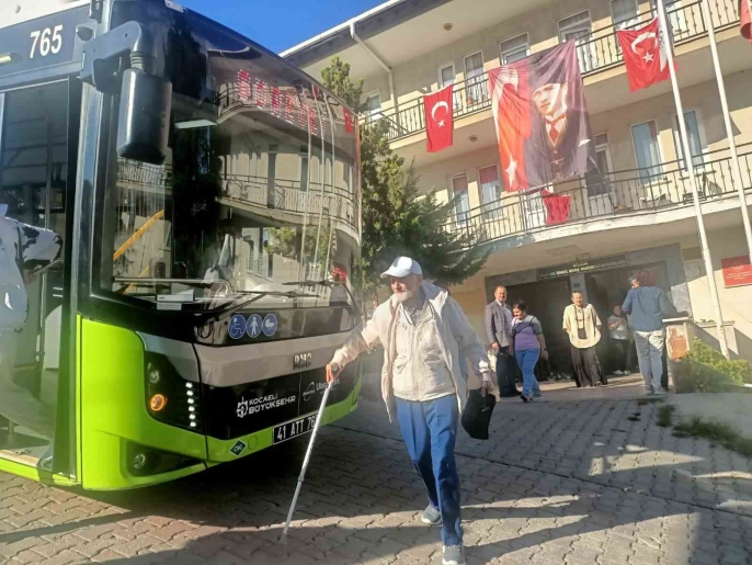 &Ccedil;ınarlarla Fidanlar projesi: G&ouml;lc&uuml;k&rsquo;te huzurevi sakinleri ve &ccedil;ocuklar 6 k&ouml;y&uuml; gezdi 1