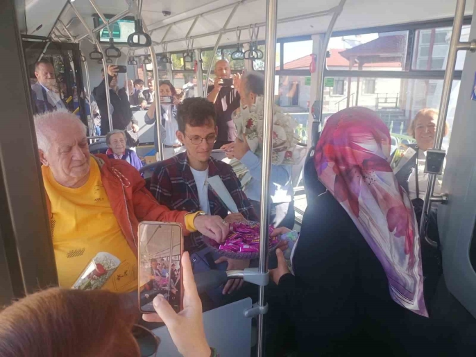 &Ccedil;ınarlarla Fidanlar projesi: G&ouml;lc&uuml;k&rsquo;te huzurevi sakinleri ve &ccedil;ocuklar 6 k&ouml;y&uuml; gezdi 2