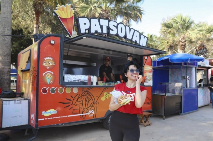 Mersin sahilinde gastrokaravanlarla lezzet yolculuğu başlıyor 1