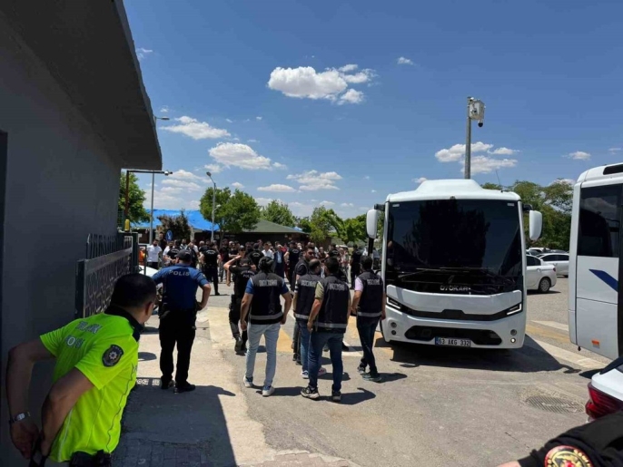 Şanlıurfa merkezli dev operasyon: 4 ilde 21 kişilik çete çökertildi 1