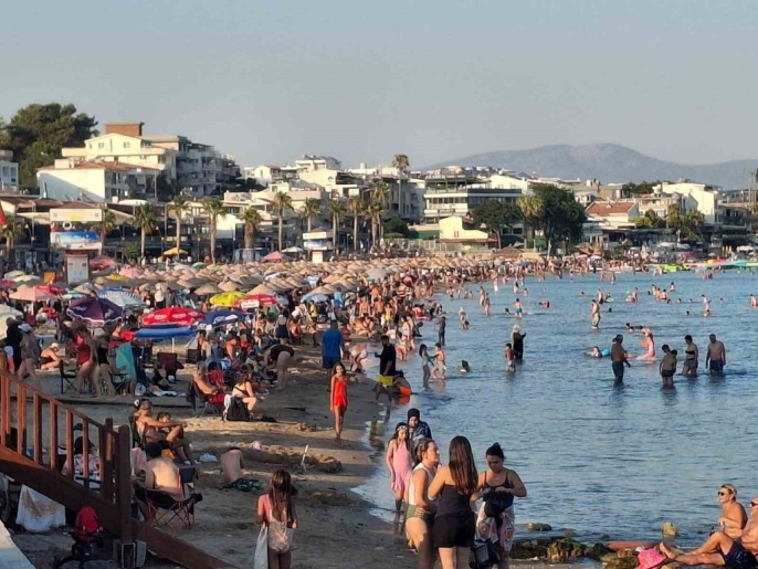 Didim sahilleri, tatilcilerle dolup taştı 1