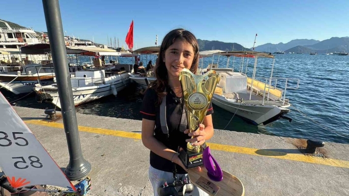 11 yaşındaki yelkenci, şampiyonluğu Marmaris\