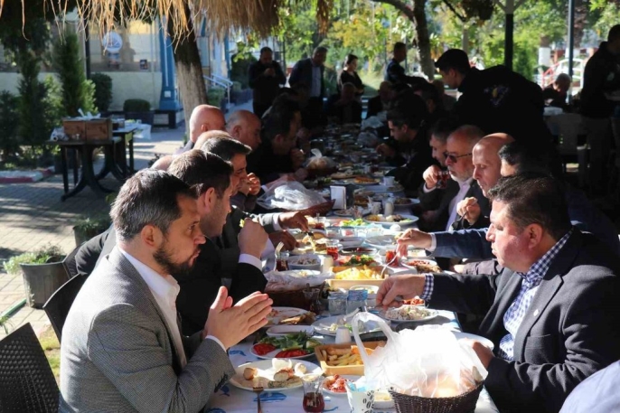 Başkan Özel, muhtarların gününü kutladı 2