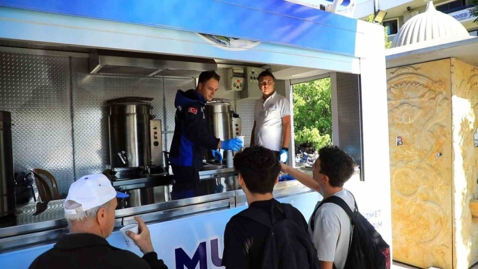 Muğla Büyükşehir, üniversite öğrencilerine çorba ikram ediyor 1