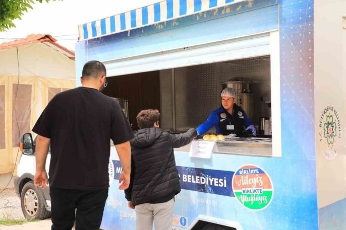 Muğla Büyükşehir, üniversite öğrencilerine çorba ikram ediyor 3
