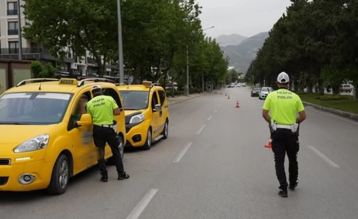 Ispartada asayiş ve trafik uygulamasında 10 araç sürücüsüne ceza
