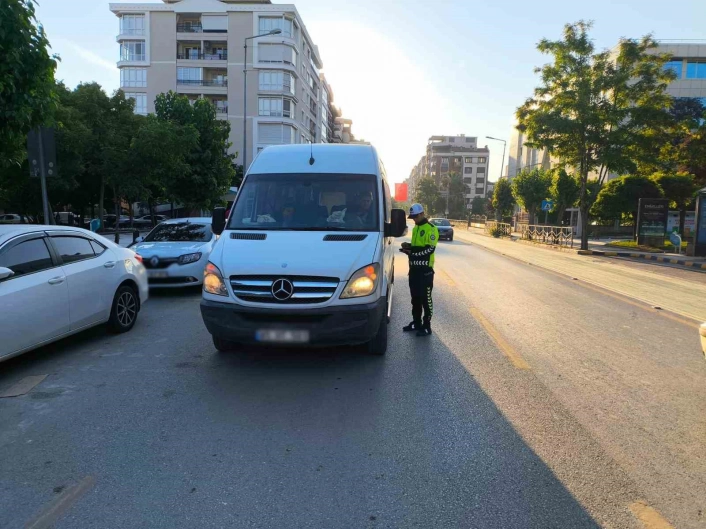 Manisada 7 servis aracı trafikten men edildi