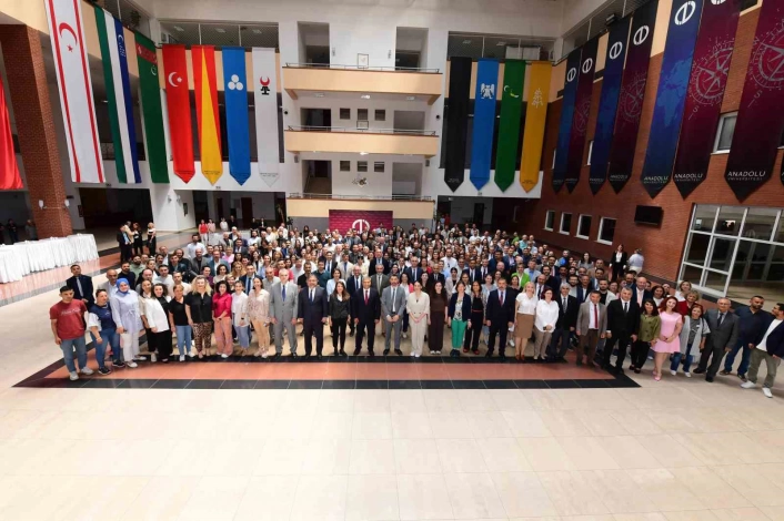 Anadolu Üniversitesi bayramlaşma töreninde bir araya geldi