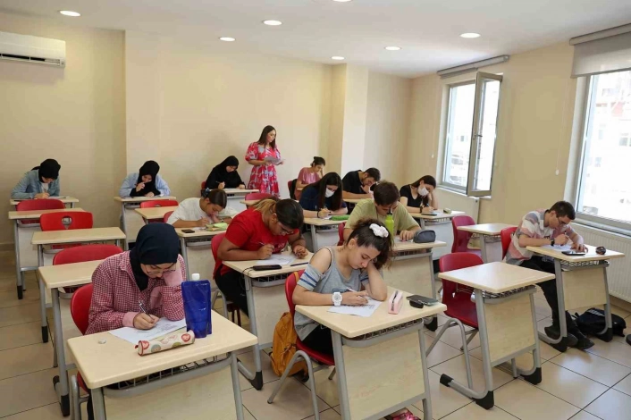 Ataşehir Belediyesinden lise ve üniversite sınavına hazırlanan öğrenciler için önemli destek