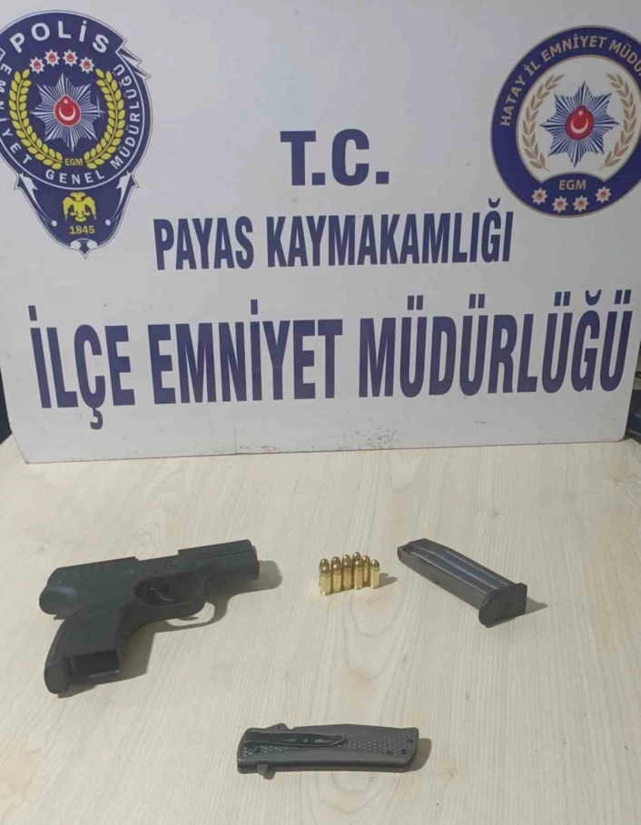 Durdurulan şahısların üzerlerinden ruhsatsız silah çıktı