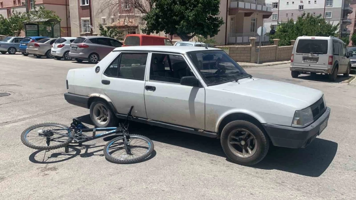 Karamanda otomobille çarpışan bisiklet sürücüsü yaralandı
