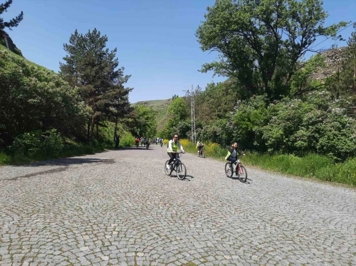 Karsta pedallar sağlık için çevrildi