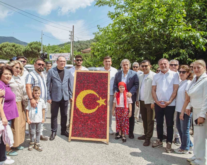 Kuşadasında kiraz şenliği coşkusu