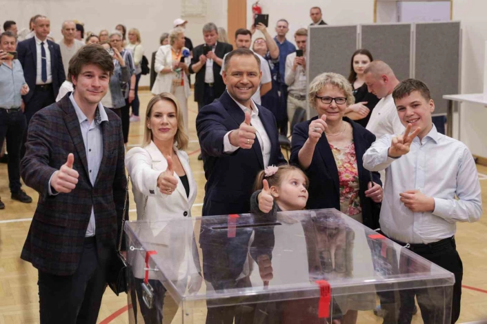 Polonyada cumhurbaşkanlığı seçimlerini Karol Nawrocki kazandı