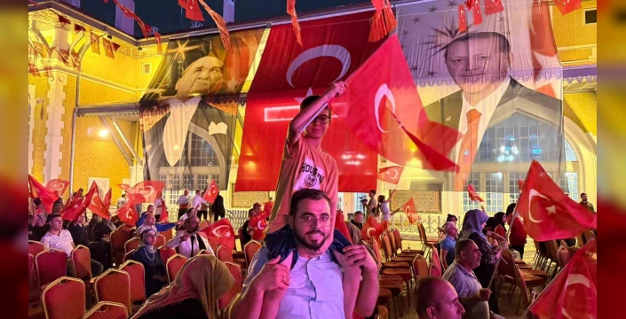 Adana'da 15 Temmuz Demokrasi Nöbeti: Millet, Vatan İçin Bir Arada