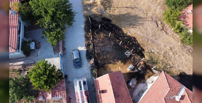 Alaca'da kuru ot yangını büyümeden söndürüldü