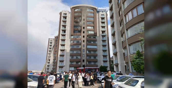 Ankara'da apartman yangını: Anne ve oğlu kurtarıldı