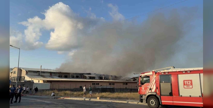 Arnavutköy'de fabrika yangını: Kullanılamaz hale geldi