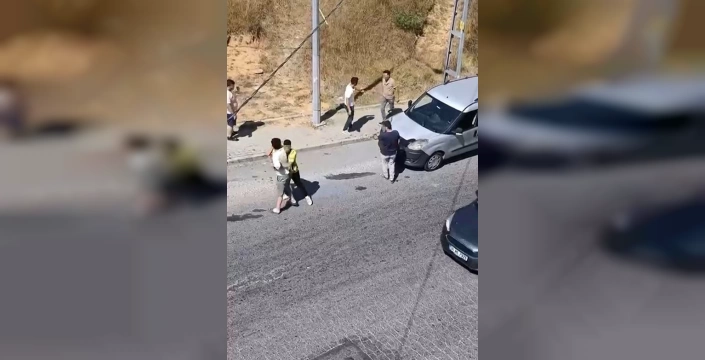 Arnavutköy'de ilginç kavga: Sopa defalarca atıldı, yine de kavga bitmedi