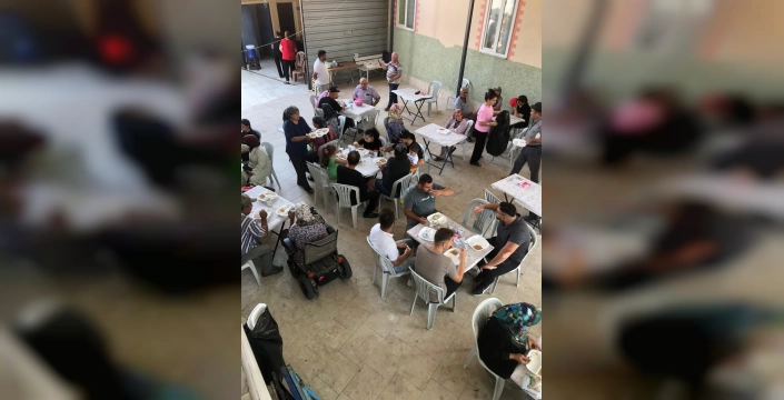 Aşağıkoçaklar'da Muharrem ayı etkinliği: İki bin kişiye aşure ve tavuklu pilav ikramı