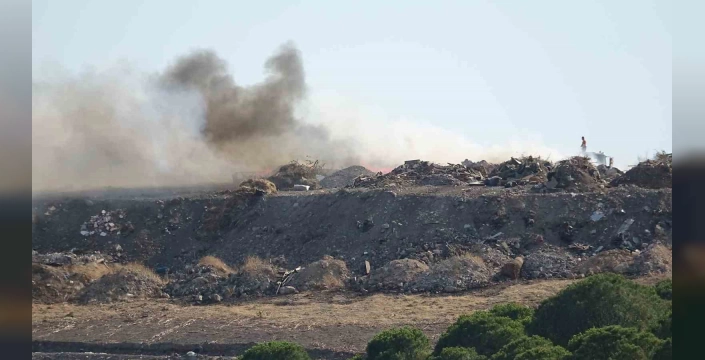 Ayvalık'ta çöp tesisi yangını: Alevler mezarlığı tehdit etti