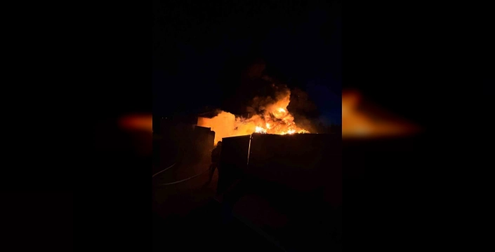 Balıkesir'de hurdalık yangını kontrol altına alındı