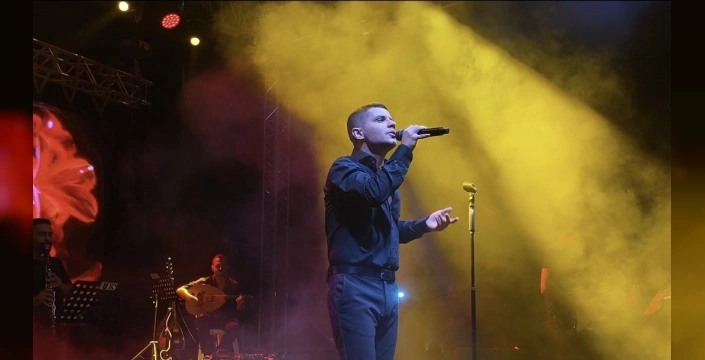 Bilal Sonses Gediz'de: Geleneksel Tarhana Festivali'ne damga vurdu