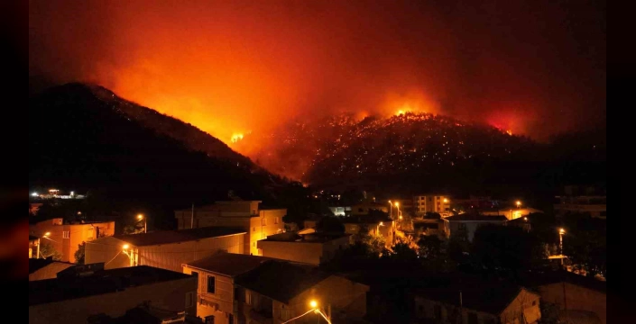 Bursa'da yangın: 3 köyde 1765 kişi tahliye edildi