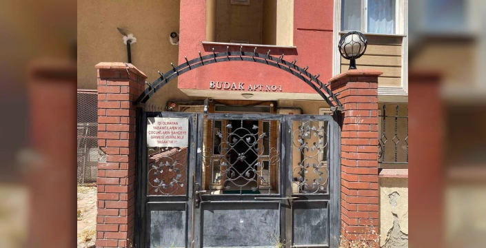 Çekmeköy'de korkunç kaza: 10 yaşındaki Eymen Budak, demir kapıya ezilerek hayatını kaybetti