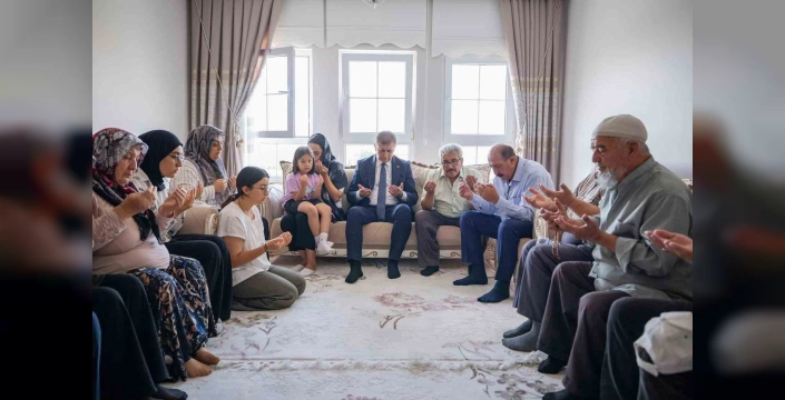 Cemil Tugay, şehit İbrahim Demir'in ailesine taziye ziyaretinde bulundu