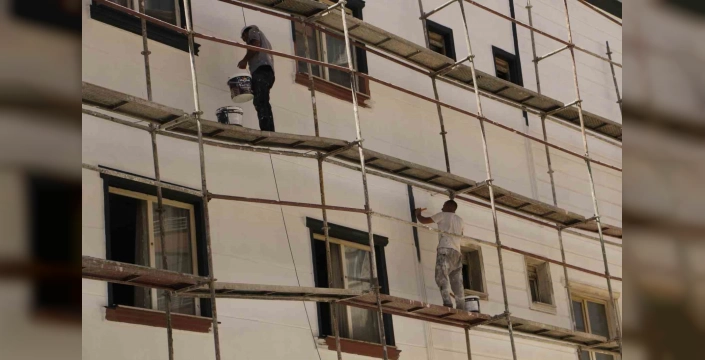 Diyarbakır'da hdp binasında tadilat: Evlat nöbeti sürüyor