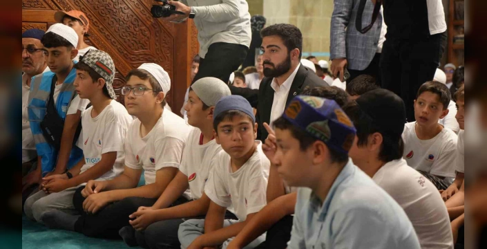 Erzurum'da 6 bin 237 öğrenci cami buluşmasında: Vali Çiftçi'den gençlere destek mesajı