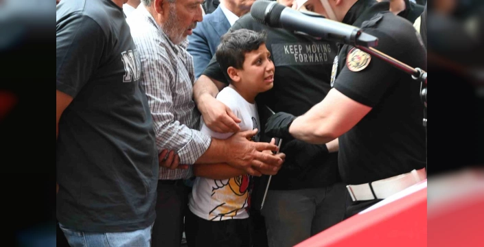 Eskişehir'de şehit olan Eyüp Dereli'nin cenazesi: 'Baba, ben sensiz ne yapacağım?'