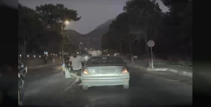 Fethiye'de yol öfkesi: Araç kamerası dehşet anları kaydetti