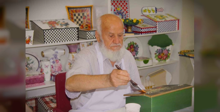 Gaziantep'te alzaymır hastaları için ahşap boyama atölyesi