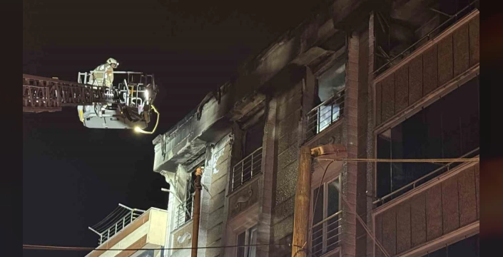 Gaziosmanpaşa'da yangın paniği: 6 katlı binada çıkan yangın kontrol altına alındı
