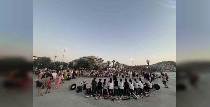 Hayatın Ritmini Yakala: Kuşadası'nda 1000. Konser