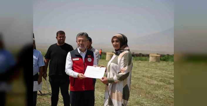 Iğdır'da hayvancılık projesi: 14 çiftçiye 235 hayvan teslim edildi