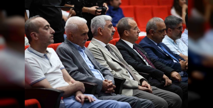 Malatya'da yerel medya sempozyumu: Afet sonrası yayıncılık ve yapay zeka masaya yatırıldı