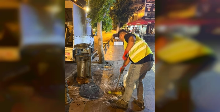 Manavgat'ta yaz temizliği: Çöp konteynerleri gece dezenfekte ediliyor