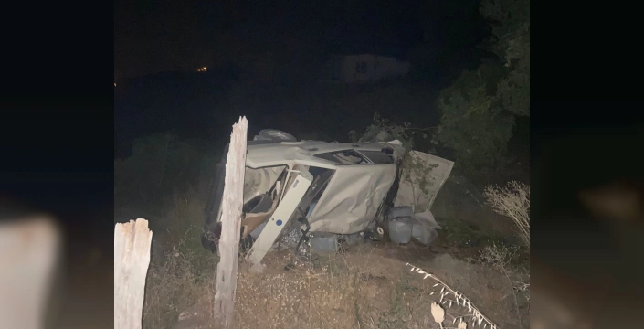 Menteşe'de şarampole yuvarlanan araçta 3 yaralı