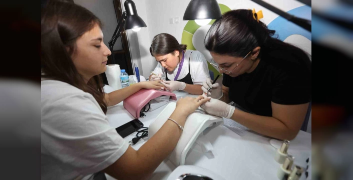 Muğla'da kadınlara ücretsiz tırnak bakım eğitimi