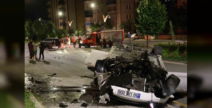 Nevşehir'de iki Porsche çarpıştı: Bir araç takla attı, iki sürücü yaralandı