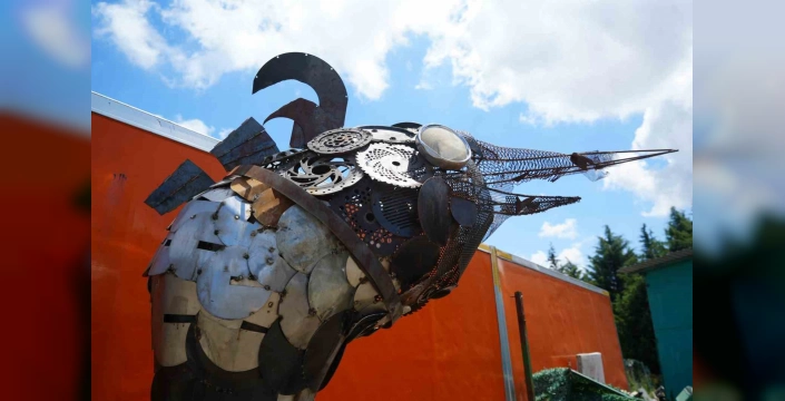 Samsun'da hurda metallerden devasa heykeller: Çevre bilinci ve atık yönetimi vurgusu