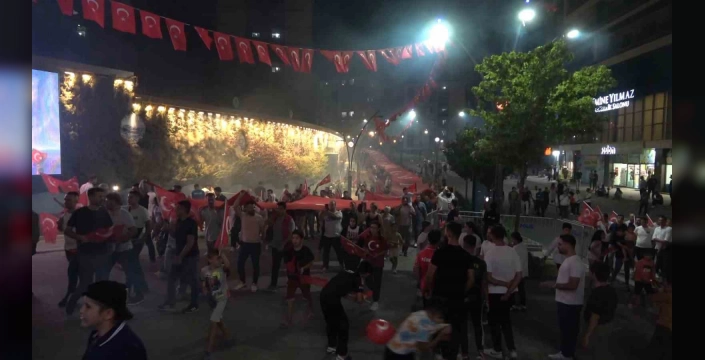 Şırnak'ta 15 Temmuz anması: Binlerce kişi demokrasi nöbetinde buluştu