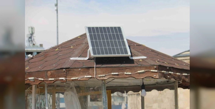 Sivas'ta güneş enerjisiyle aydınlanan mısır tezgahları