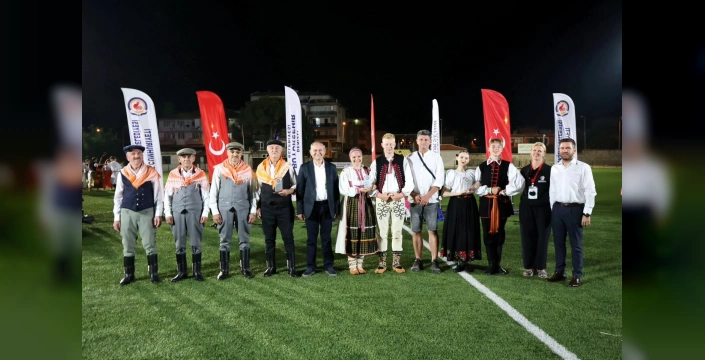 Tavas'ta Uluslararası Halk Dansları Festivali: Binlerce kişi izledi