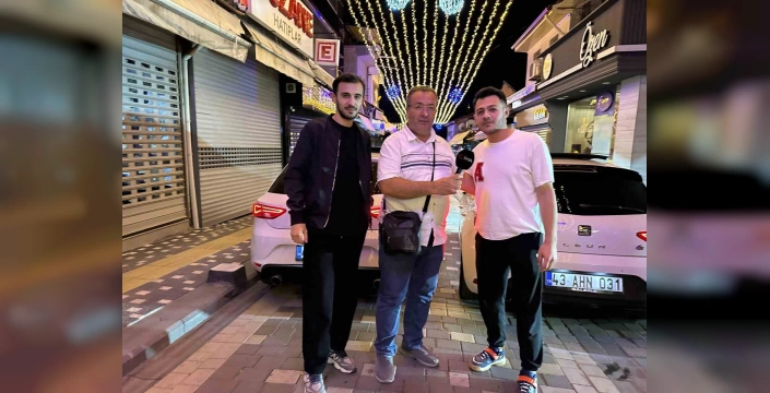 Tavşanlı'da yeni ışıklandırma: Uzunçarşı caddesi açık hava fotoğraf stüdyosuna dönüştü