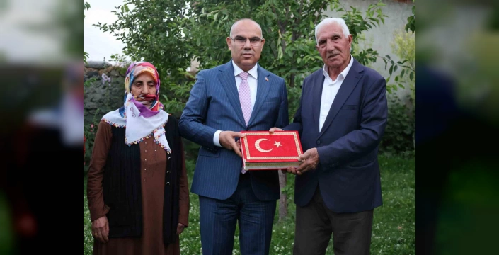 Vali Koç, şehit ailelerini ziyaret etti